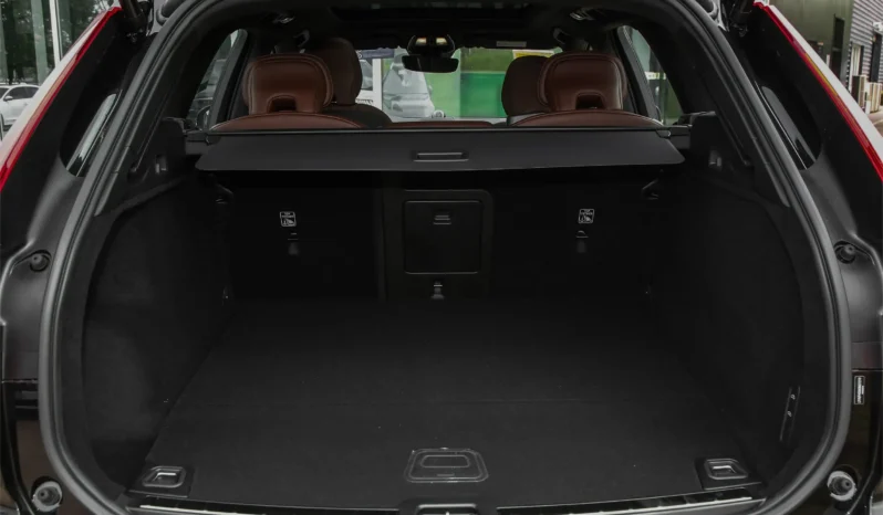 
								Volvo XC60 PHEV full									