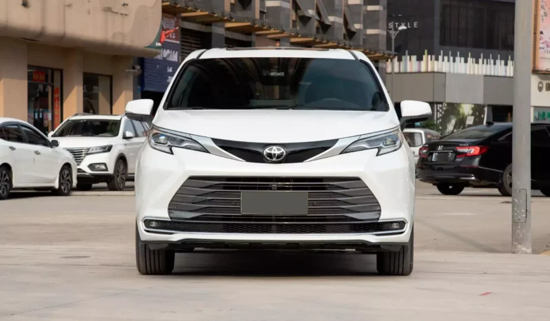 Imgi 4 Toyota Sienna 2024 appearance